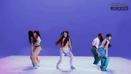 For some reason this gif reminded me of Baby V.O.X's Get Up MV